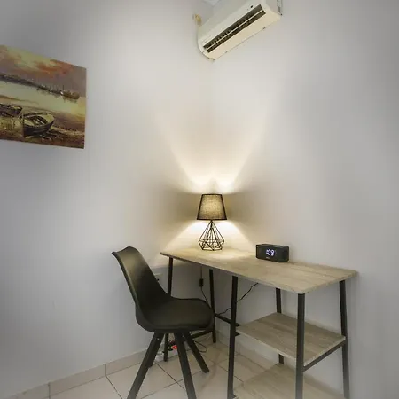 Francis Getaway In Pireaus Apartment